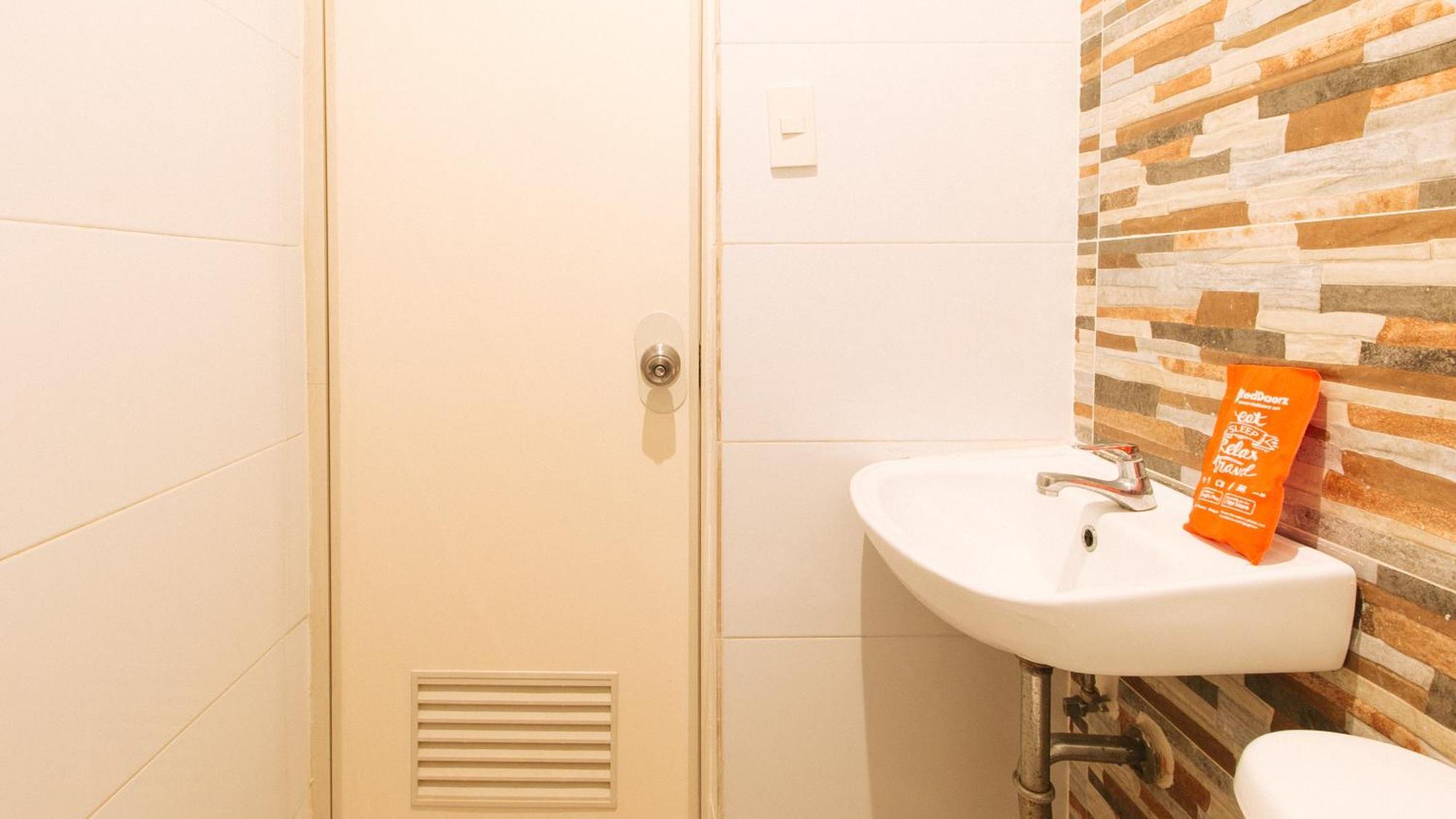 Reddoorz Near Quiapo Church מנילה מראה חיצוני תמונה
